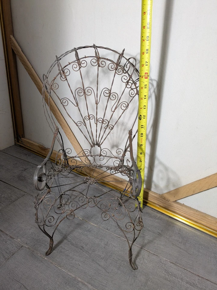 Mini silla vintage victoriana ornamentada de 18" con alambre de metal retorcido muñeca pavo real Foto 3 de 4