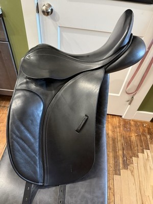 County Saddlery Competitor Dressage Saddle 17  MN