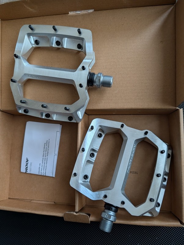 NUKEPROOF HORIZON PRO FLAT PEDALS BRUSHED SILVER NEW UNUSED FREE P&P INCLUDED.UK