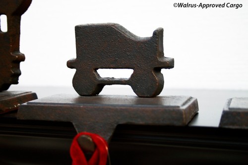 IRON TRAIN CHRISTMAS STOCKING HOLDER (SET OF 3) – LOCOMOTIVE, COAL CAR & BOXCAR - Picture 5 of 12