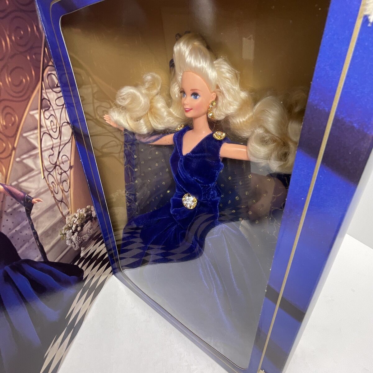 1995 SAPPHIRE DREAM BARBIE Society Style Collection #13255 1995 SAPPHIRE DREAM BARBIE Society Style Collection #13255