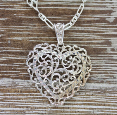 VINTAGE FILIGREE HEART STATION STERLING SILVER 925 CHAIN NECKLACE 