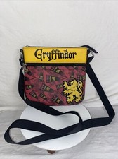 Bolso bandolera Harry Potter Gryffindor.  Por Loungefly