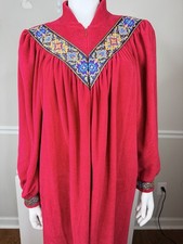 Vintage Vanity Fair Velour Robe Red Size L Zip burgundy Metallic Trim Housecoat