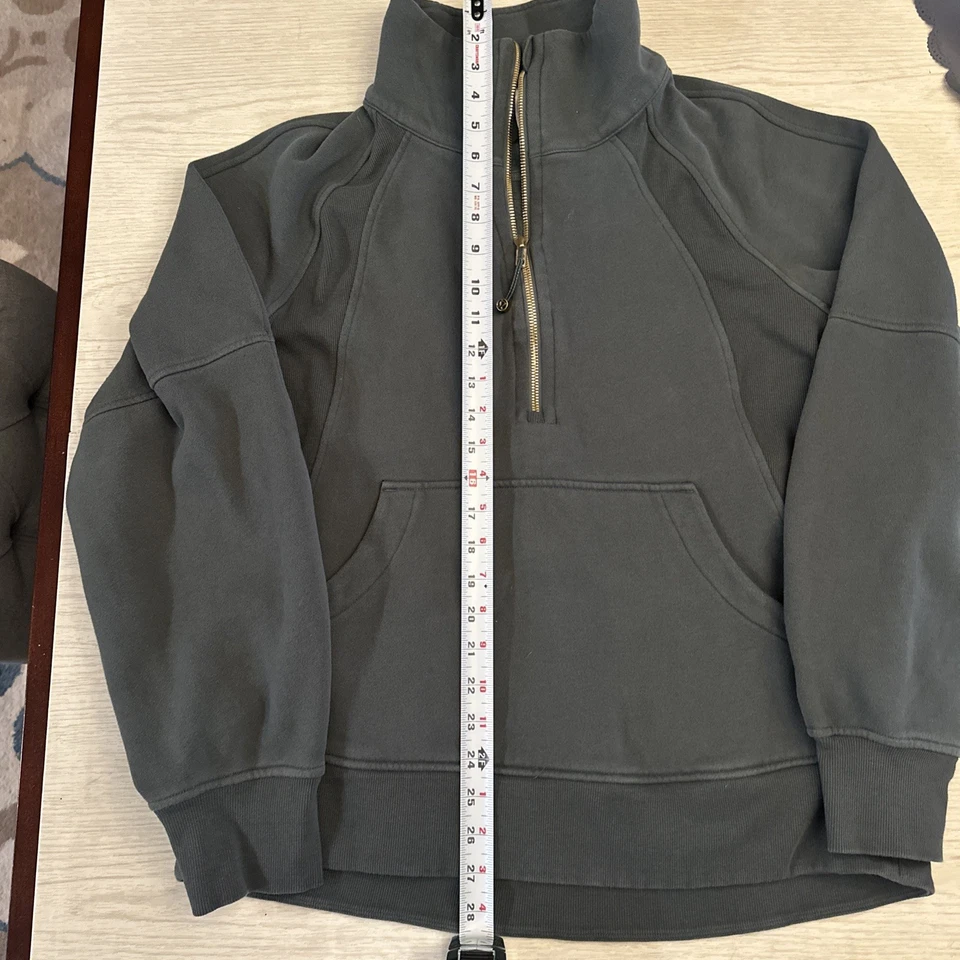 Moletom Lululemon Scuba tamanho grande meio zíper M/L verde com zíper dourado em excelente estado usado - Imagem 4 de 4