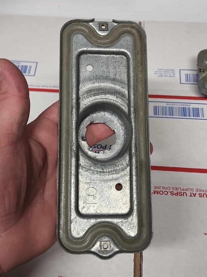 1973 - 1984 Chevrolet GMC Truck NOS Park Turn Signal Lamp Housing GM 5964327 OEM - Image 4 of 4