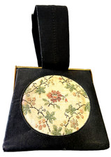 VINTAGE 1940-1950's BOX STYLE FLORAL NEEDLEPOINT TAPESTRY CLUTCH/PURSE GOLD TONE