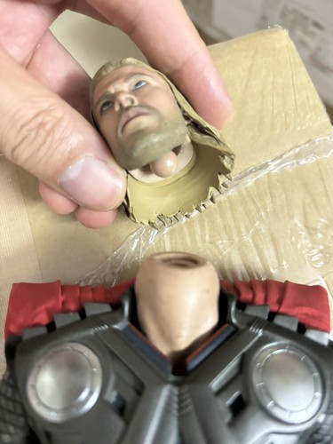 Broken Missing Hot Toys Movie MMS146 Avengers Mighty Thor 1/6 Scale Collectible - Picture 3 of 8