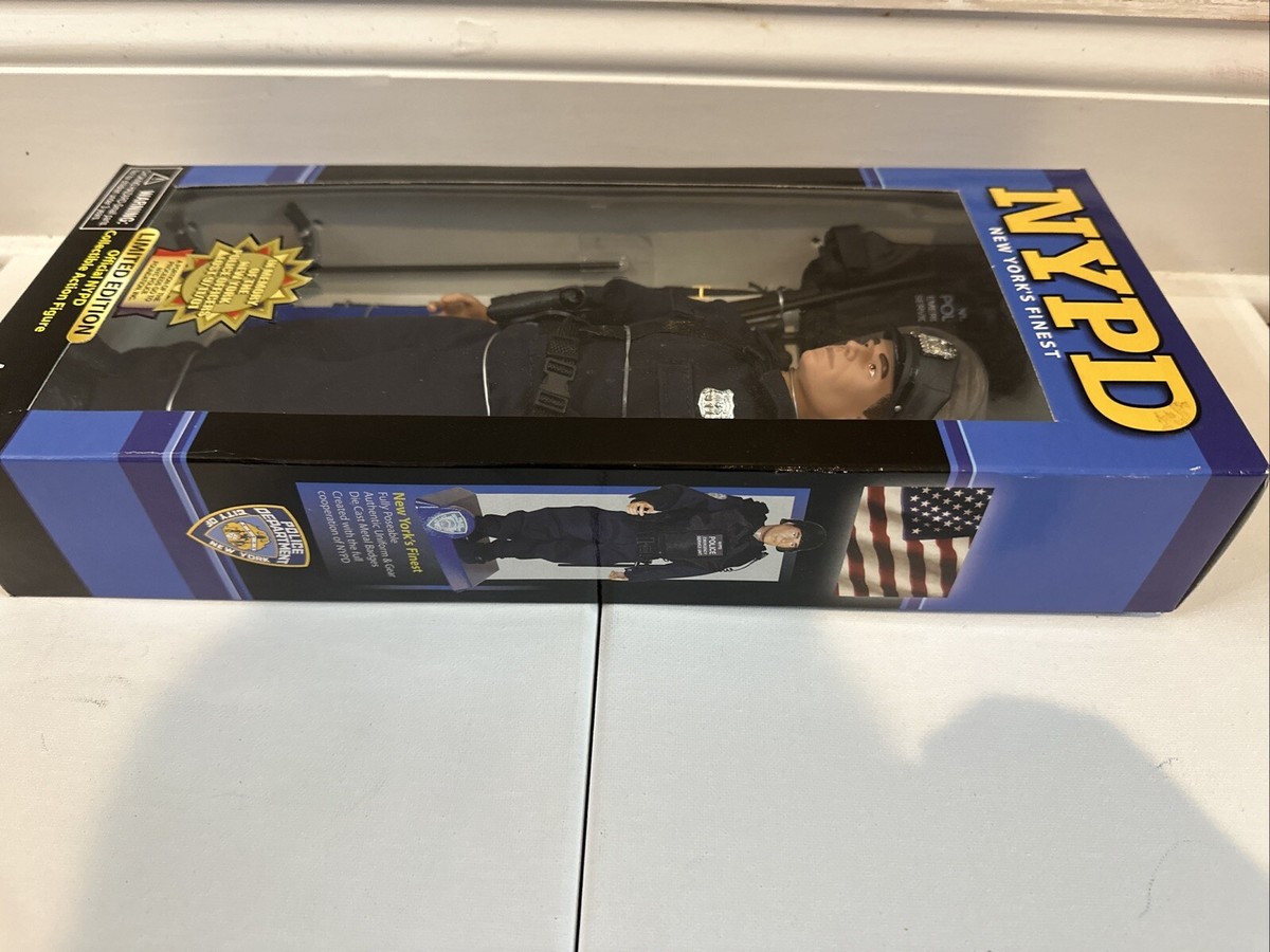 NYPD リアルヒーローズ トリビュートニューヨーク最高級コレクターズアクション 2002 NYPD Real Heroes 9/11 Tribute New York's Finest Collectible