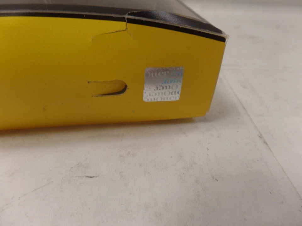 Genuine OtterBox Defender series case for Nokia Lumia Icon w/ Holster Black - Image 4 of 4