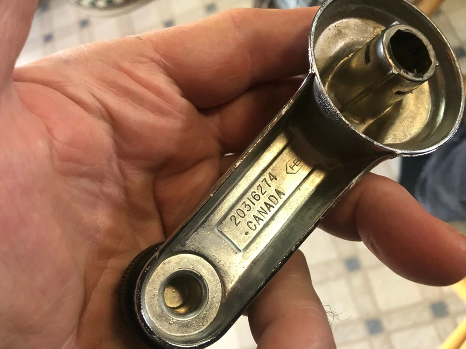 Manija de manivela de ventana Buick Century 1984-1988 20316274 cromada con perilla negra Foto 4 de 4