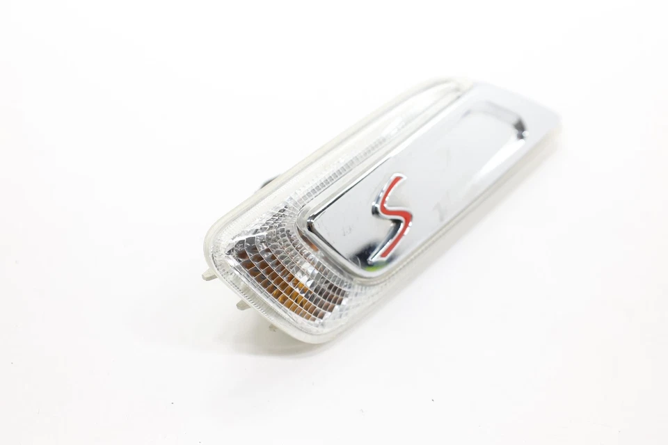 2016 - 2021 MINI CLUBMAN F54 FRONT RIGHT FENDER REFLECTOR MARKER OEM 63137358470 - Image 2 of 4