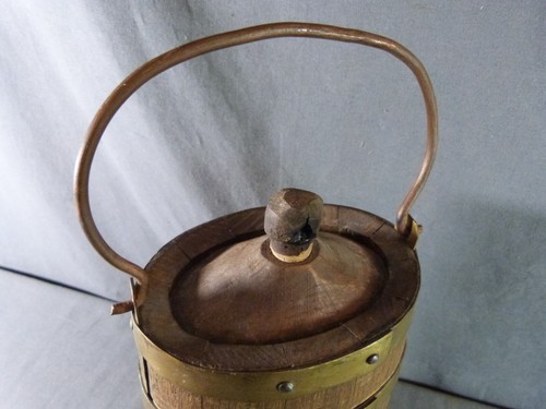 French Bourgogne Vertical Oval Barrel, Brass-ringed oak barrel with handle - Picture 5 of 9
