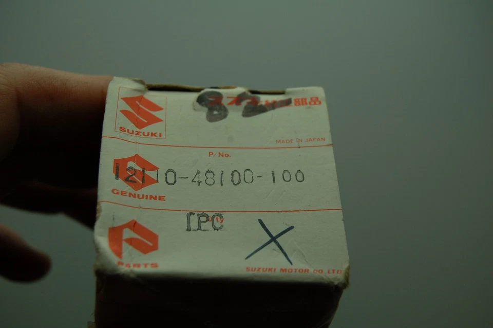 NUEVO DE LOTE ORIGINAL Suzuki 12110-48100-100 PISTÓN 1.0 OVERSIZE TS100ER TS100C OEM Foto 2 de 4