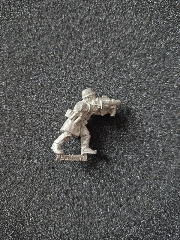 Warhammer 40k Imperial Guard Steel Legion Trooper with Grenade Launcher - Metal