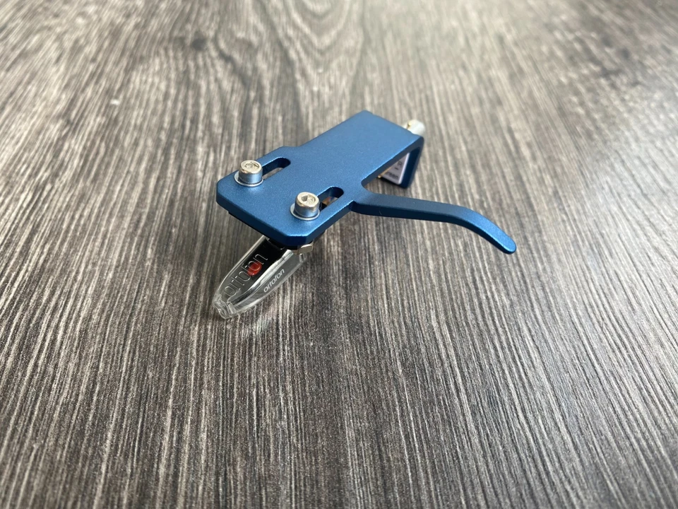 2 x Ortofon OM 5E Cartridge Stylus & Headshell in Blue + FREE GIFTS - Image 2 of 4