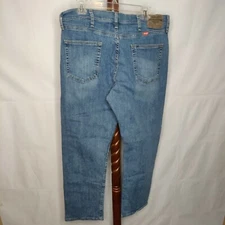 Wrangler men's 34 x 30 denim jeans zip relaxed fit med wash distressed bootcut