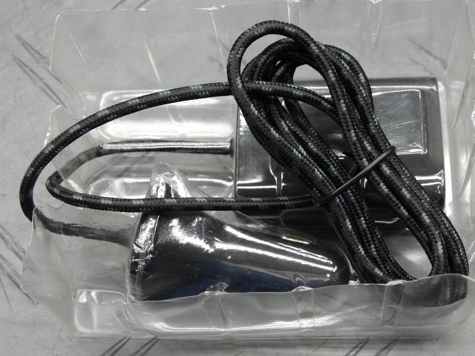 Tech and Go 9.6 Amp 4-Port Front and Back Seat Charger 141-0412-TG3 (Used) - Image 4 of 4