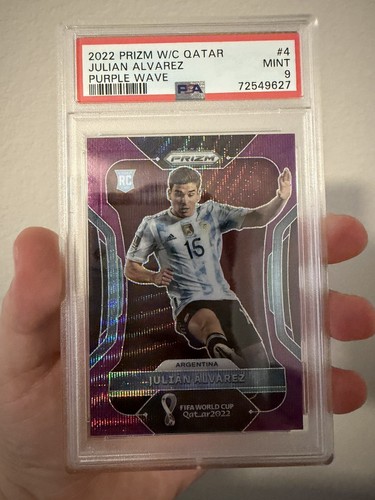 Julian Alvarez [Purple Wave] #4 2022 Panini Prizm World Cup card