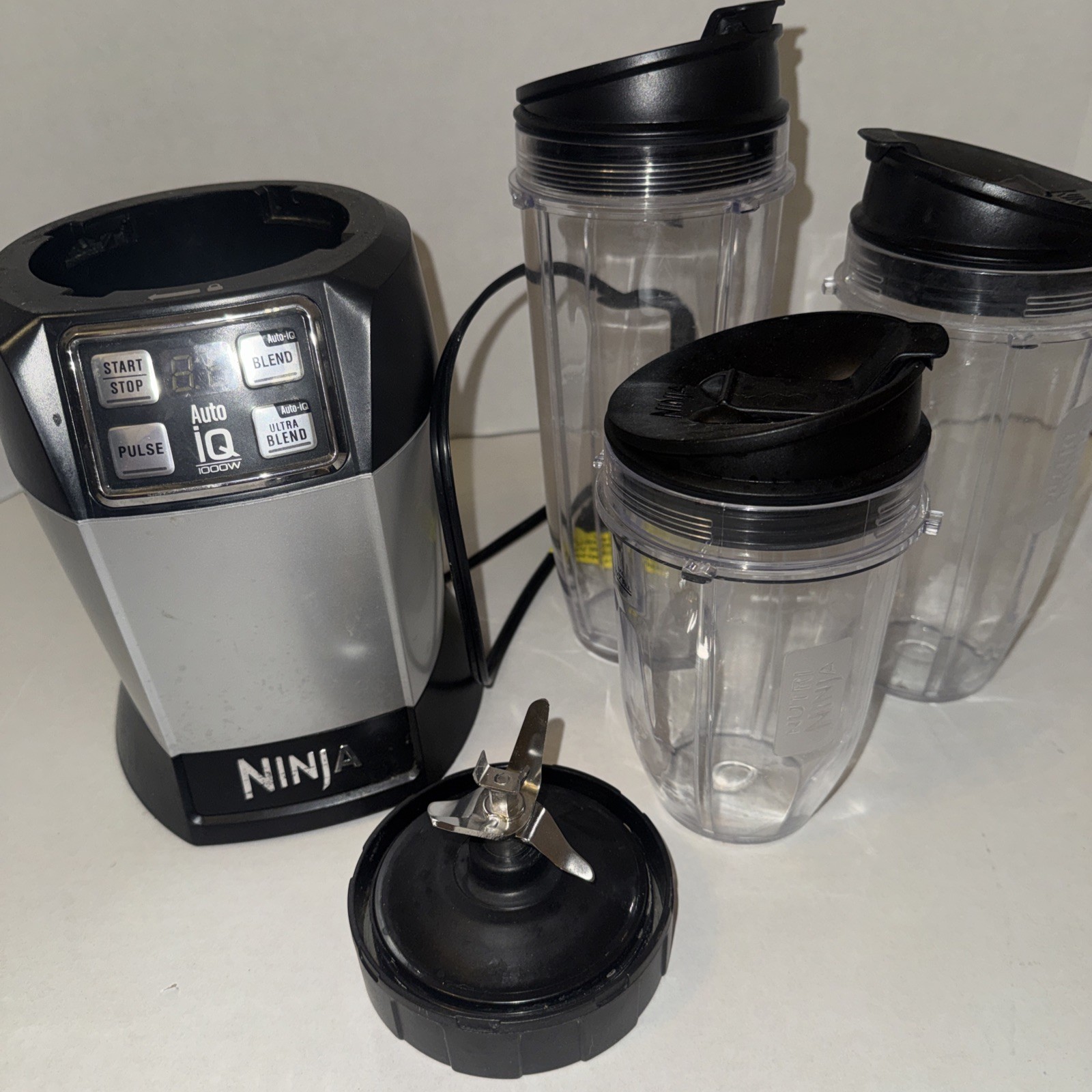 Ninja Nutri Auto-iQ 1000 Watt Blender BL482A 3 Travel Cups
