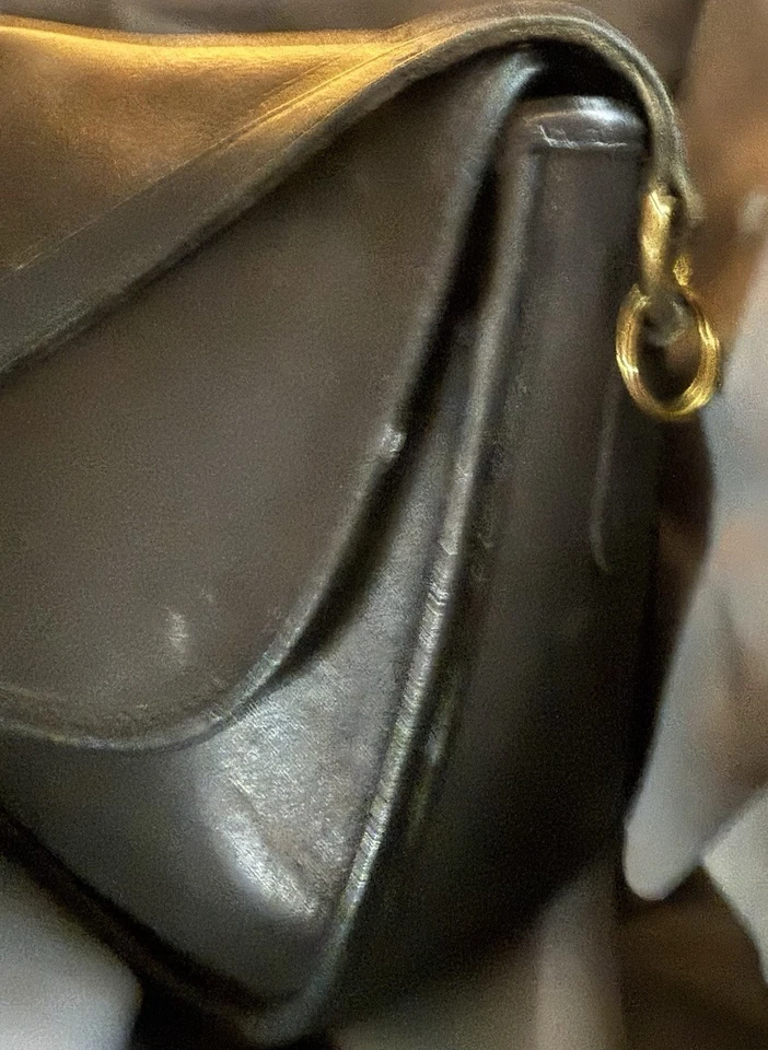 Vintage Coach Full Thickness Black Leather HandBag Brass Turn Lock Accents.NICE! - Image 3 of 4