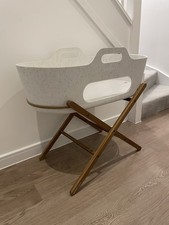 SnuzBaskit Moses Basket Stand Set Barley/Walnut With Mattress Protector & Sheet