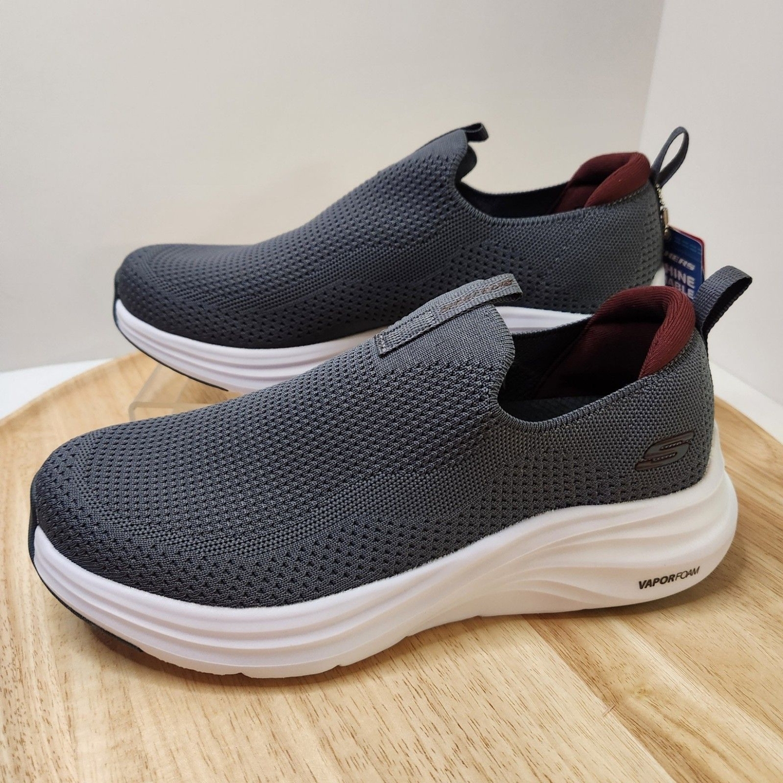 Skechers Vapor Foam Covert memory foam mens 9 wide