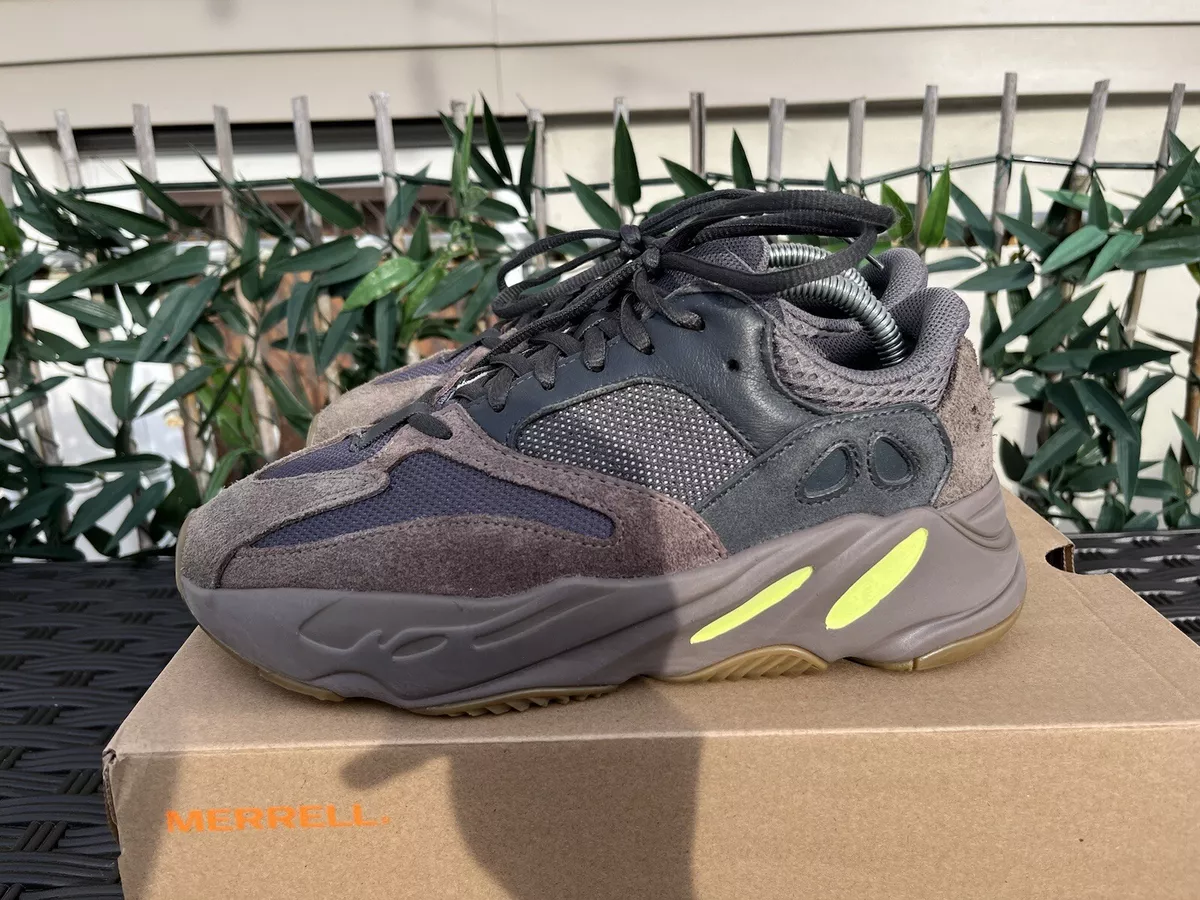 Size 7.5 - adidas Yeezy Boost 700 Mauve 2018