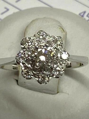 Anelli di lusso con gemme trasparente