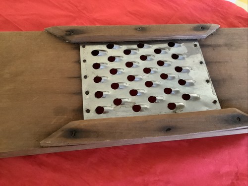 Vecchia Grattugia Manuale Su Legno - Foto 2 di 3
