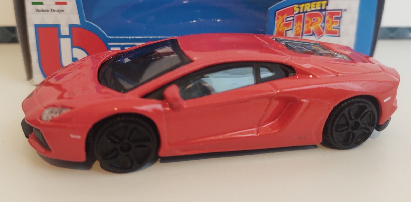 Burago - LAMBORGHINI AVENTADOR LP700-4 (Red) - 'Street Fire' Model 1:43