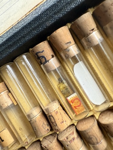 Box Of Miscellaneous Watch Parts In Tubes VTG Misc + Empties + Packs - Bild 8 von 11