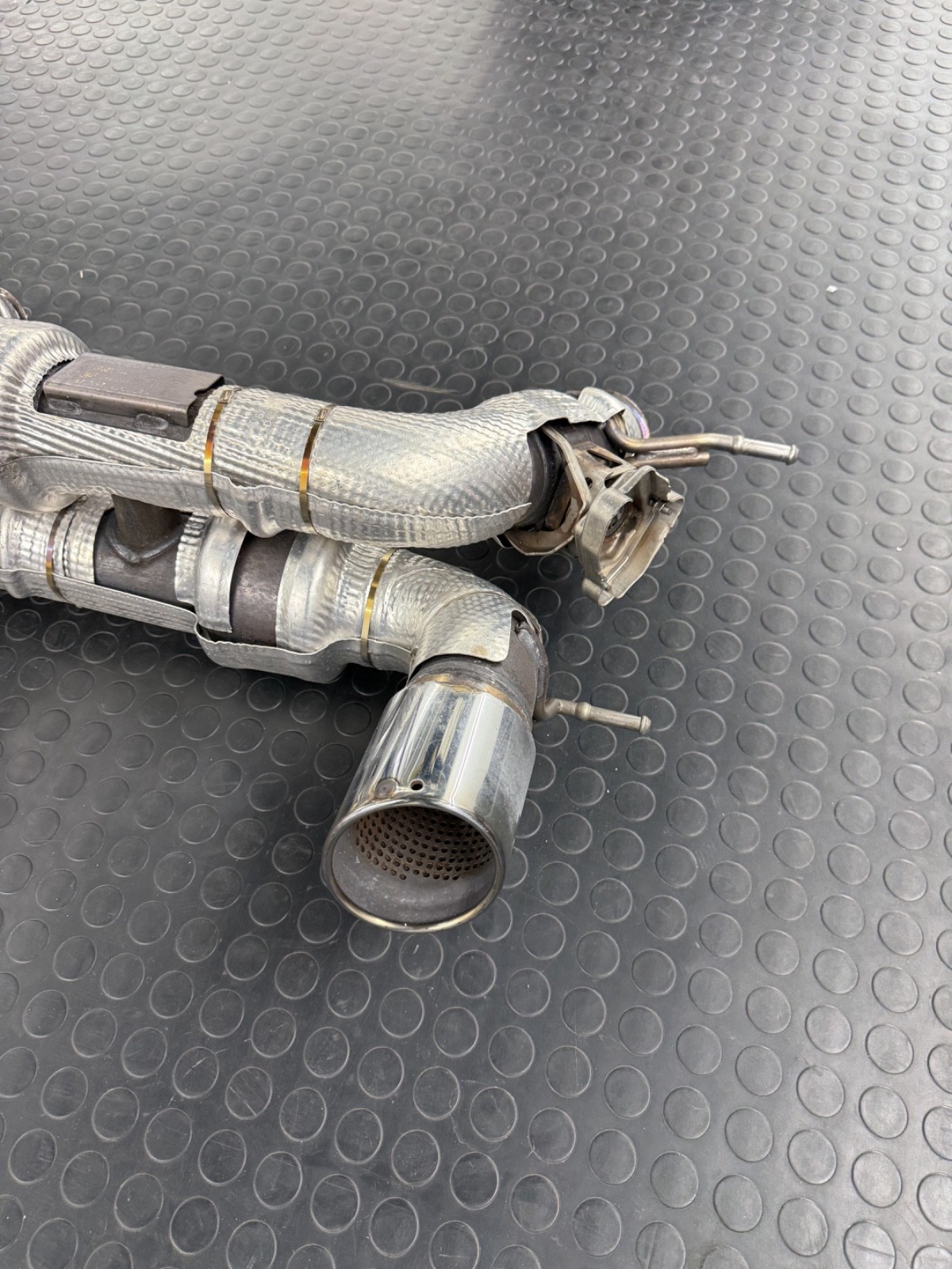 Maserati Mc20 exhaust OEM# 670214544