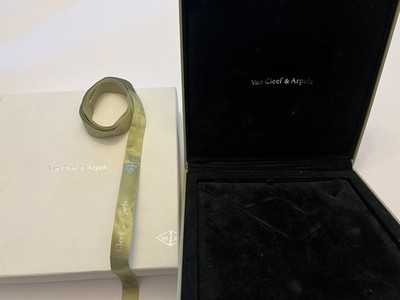 Original Schmuckbox von ''van Cleef&Arpels'', NEU mit Umkarton
