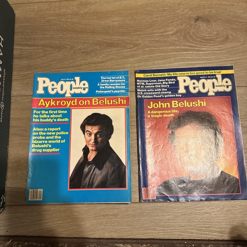 PEOPLE WEEKLY MAGAZINE - JOHN BELUSHI -DAN AYKROYD MAR & JULY 1982 ( LOT OF 2)