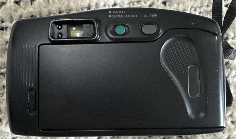 Cámara fotográfica compacta Samsung Máxima Zoom 105 35 mm - negra sin probar. Foto 4 de 4