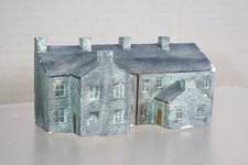 SD MOULDINGS N SCALE STONE PAINTED SEMI DETACHED COTTAGE HOUSE BACK SCENE 14on