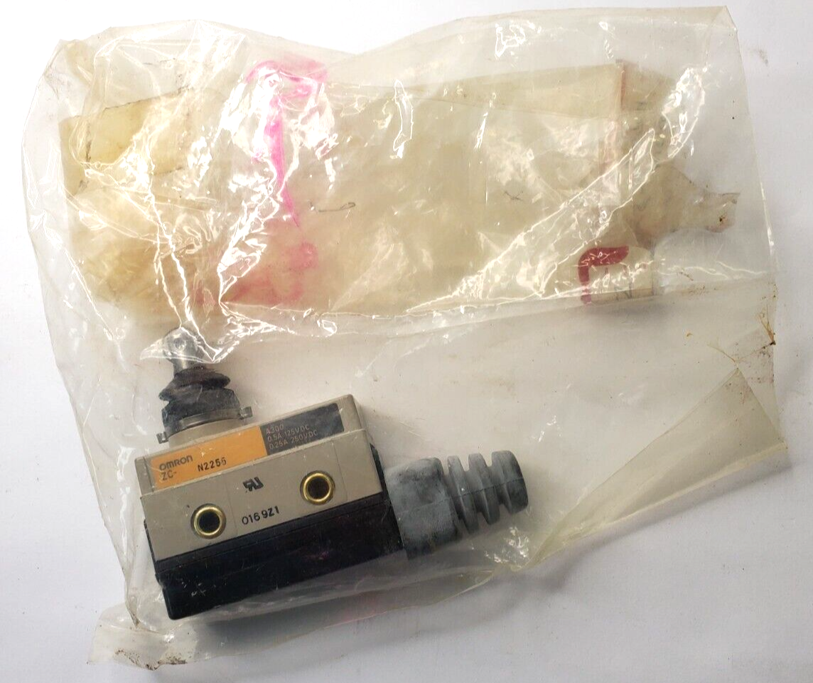 OMRON LIMIT SWITCH ZC-N2255 A300 0.5A 125VDC 0.25A 250VDC ROLLER