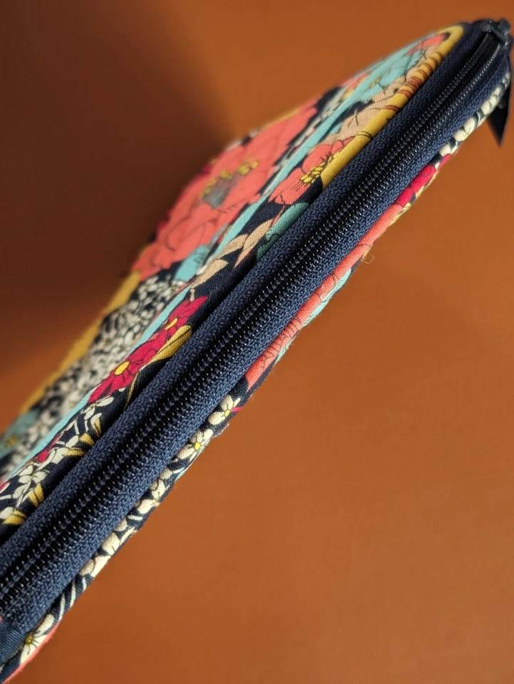 Funda Tablet Vera Bradley Cremallera Happy Snails Azul y Rosa Foto 4 de 4