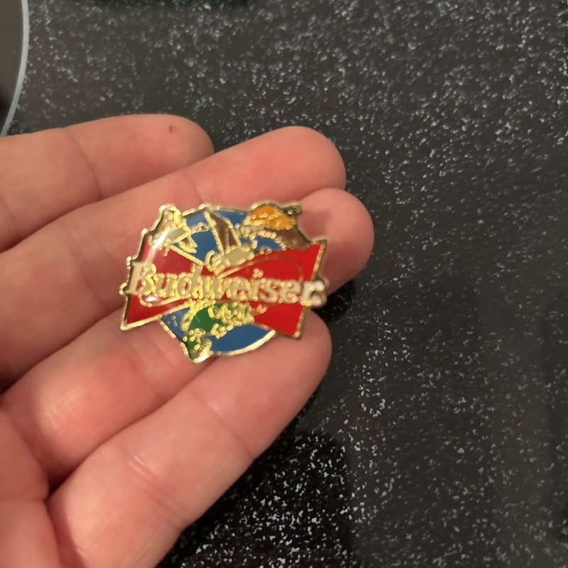 BUDWEISER BASS FISHING GOOSE GEESE HUNTING PIN VERY RARE!