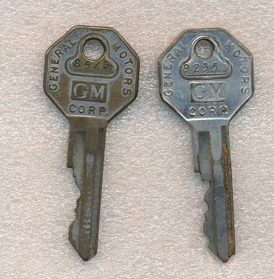 2 Vintage Chevy GM Briggs & Stratton Basco Knock Out Key 8475 & 9235