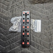 It's a YUEOCT AT-08, a 160mm 6.3 inch Vixen-style dovetail mounting plate