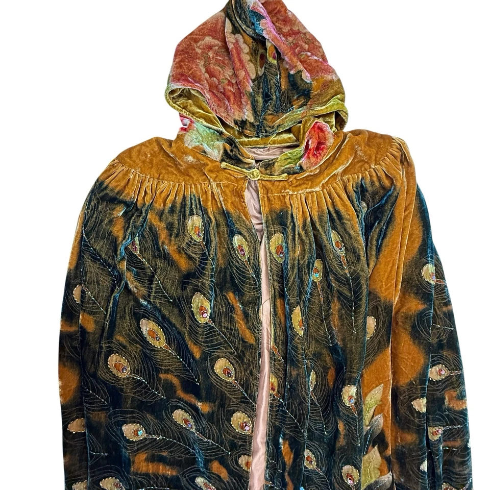 Opera Cape Reloj Pavo Real Victoriano Rep Cuentas Largas Terciopelo Encaje Forrado Con Capucha Seda Foto 3 de 4