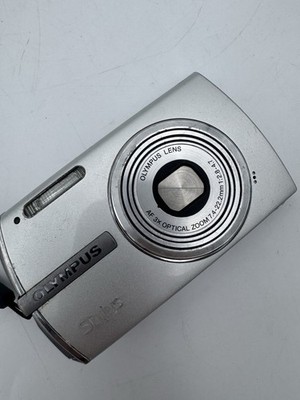  Olympus Stylus Digital Camera 1200 (12 Mp) Silver - Needs Battery - Works Read