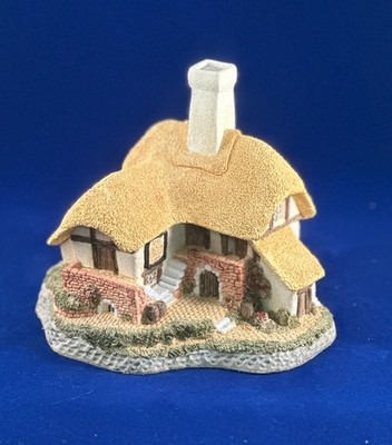 David Winter Cottage    The Black Bess Inn    Handcrafted Collectible