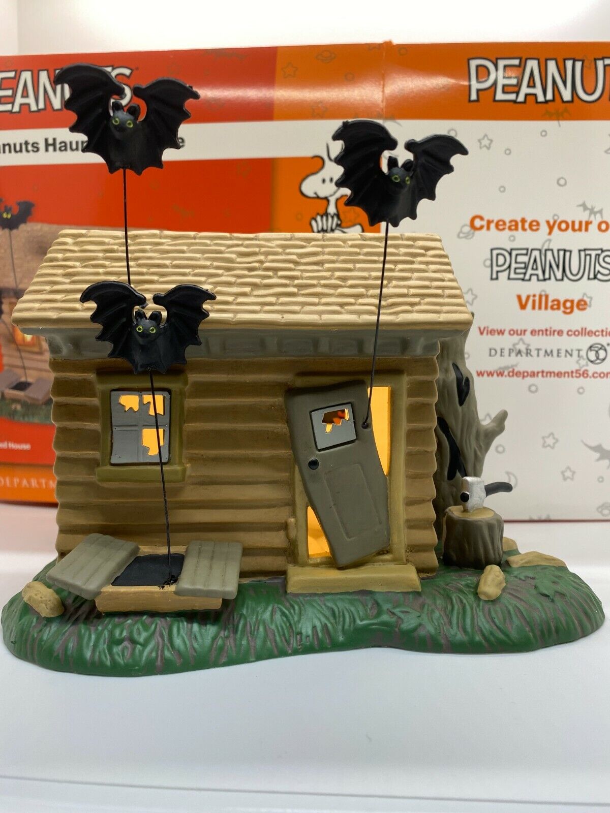 Dept 56 PEANUTS VILLAGE Peanuts Haunted House, Lit Figure NEW Halloween  6005589