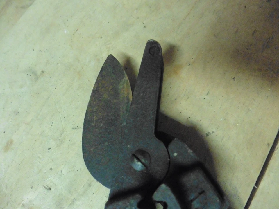 Vintage cast iron primitive tin snips cutters puller rare ?? working - Image 3 of 4