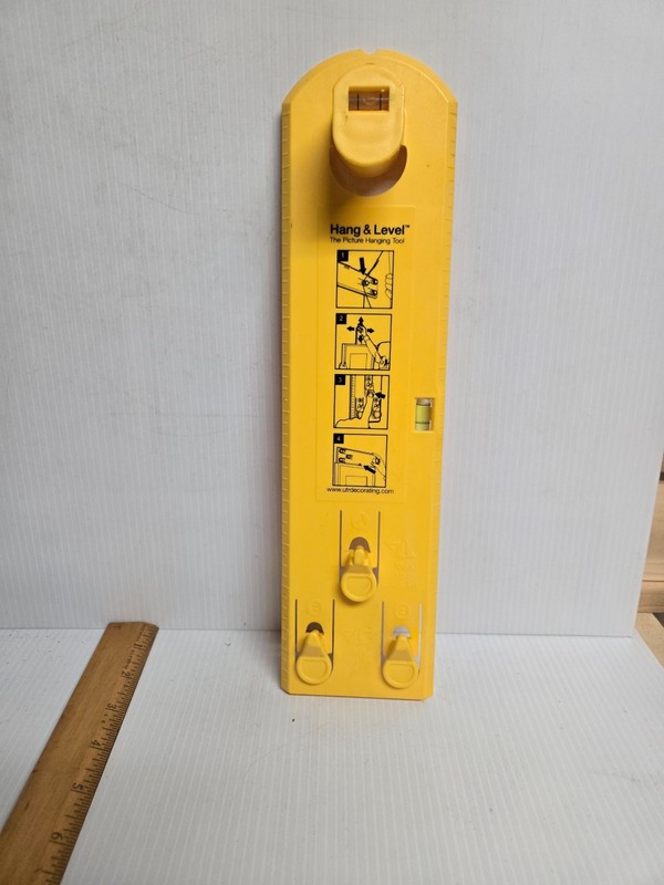 HANG & LEVEL PICTURE HANGING TOOL
