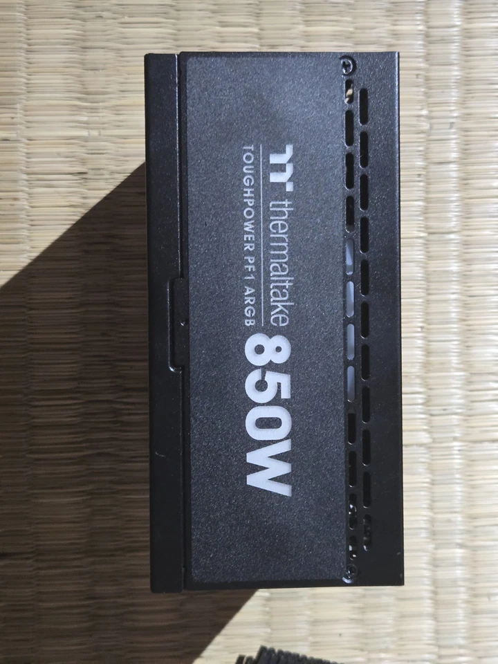 Thermaltake Toughpower PF1 ARGB PC Netzteil 850 W ATX 80PLUS® Platinum - Bild 4 von 4