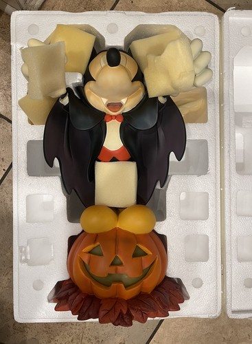 Mint Disney Store Halloween Mickey Mouse Vampire Light Up Figure RARE Dracula - Picture 6 of 12